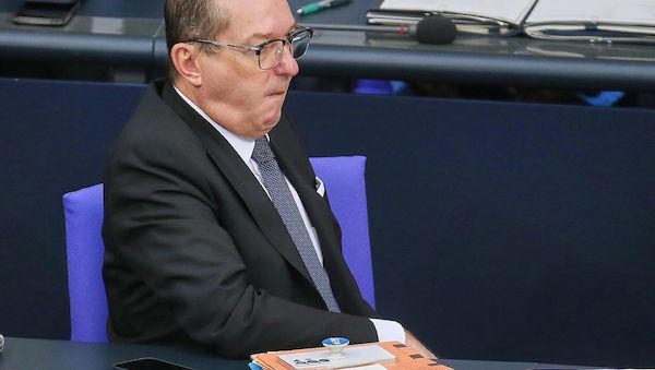 Grüne von Dobrindt-Plänen für Drohnenabwehr "amüsiert"
