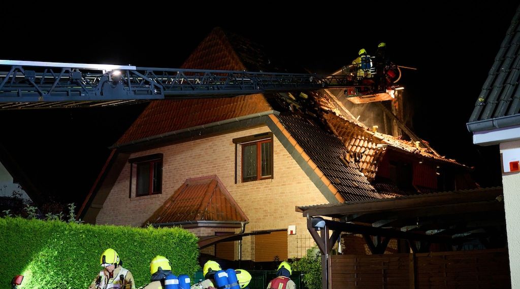 Brand in Doppelhaushälfte in Berlin-Marzahn: zwei Tote, zwei Schwerverletzte