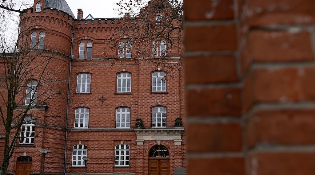 Nach tödlichem Unfall: Mutmaßlicher Raser auf Anklagebank in Neuruppin