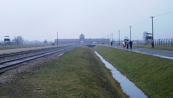 Experten wollen frühere Holocaust-Aufklärung in deutschen Schulen
