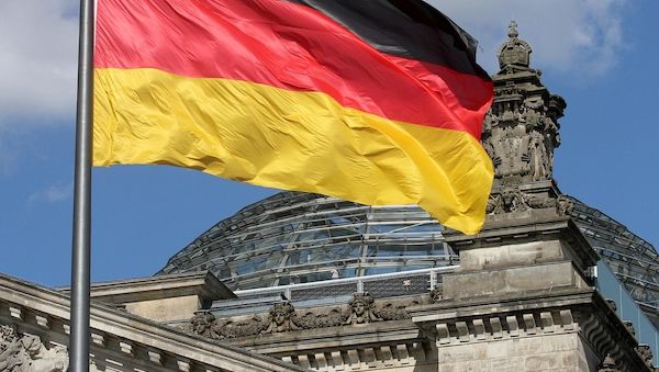 CSU für ganzjährige Beflaggung der Deutschland-Fahnen