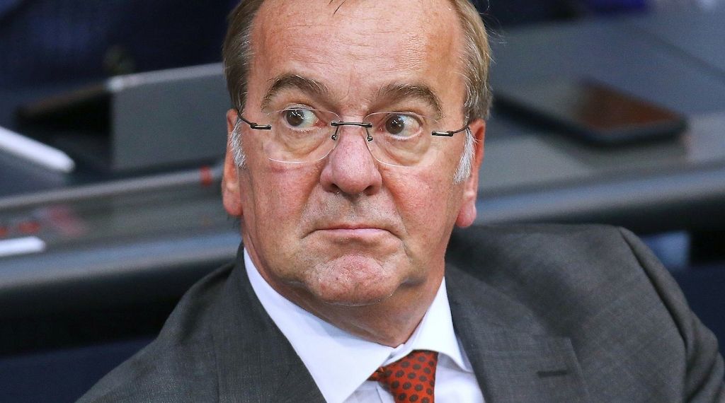 Verteidigungsminister warnt vor Krieg im Weltraum