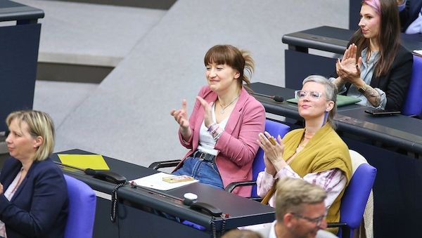 AfD und Linke applaudieren eigenen Rednern am häufigsten