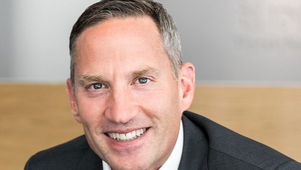 Maximilian Beck: Visionär an der Spitze der IDEAL Versicherungsgruppe