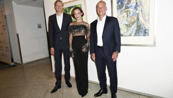 Bilder einer Ausstellung: Eine Eröffnung die berauschte, die Künstlerin Maria Naydis entführte bei ihrer Ausstellungseröffnung in der Kunsthalle LV1871 in tiefere Dimension der Fantasie!