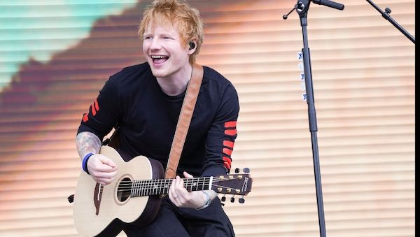 Popstar Ed Sheeran und Zartmann performen gemeinsam «Tau mich auf»