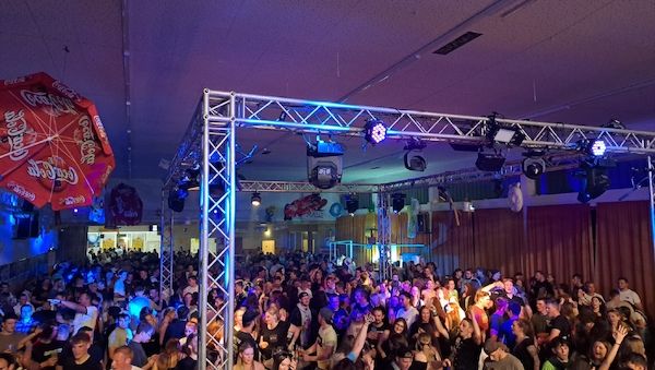 Purer Mallorcastyle: Ballermann Radio Party heizt Stangenroth ein