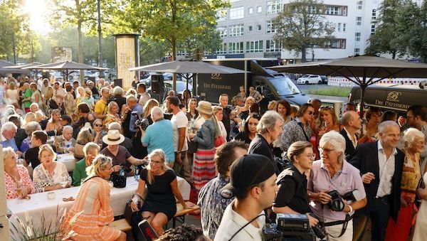 So feierten Promis und Geschäftsleute das legendäre Sommerfest bei Foto Urbschat am Berliner-Kurfürstendamm!