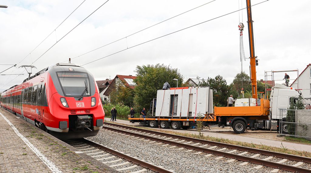 Dennert Massivhaus - Bauen direkt an der Bahnlinie: Fertigwände aus Beton erfüllen hohe Schallschutzvorgaben! 