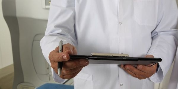 Starke Frauen - stille Krisen: Burnout im weißen Kittel