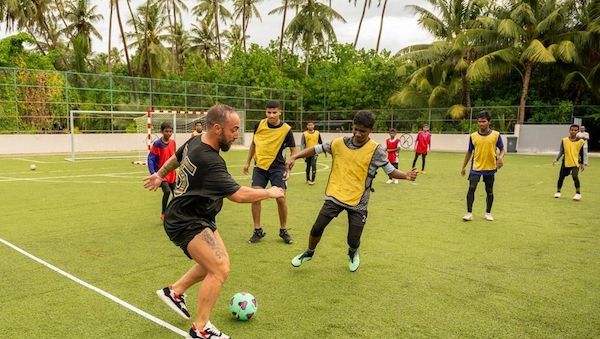 “Joga Bonito” im Kandima Maldives