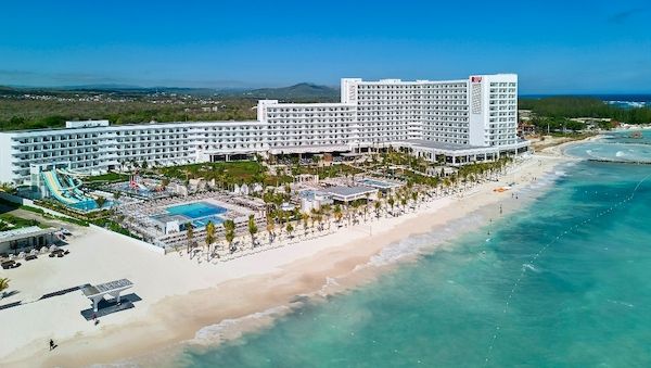 RIU eröffnet mit dem Riu Palace Aquarelle das siebte Hotel auf Jamaika