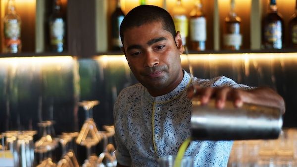 Der Bartender der Stars im Kandima Maldives-  Hoher Besuch zum Weltcocktailtag am 13. Mai