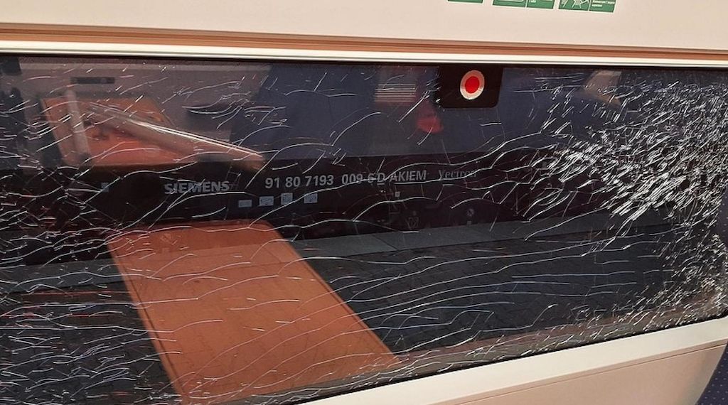 Unbekannte beschädigen ICE auf Fahrt von Berlin nach München