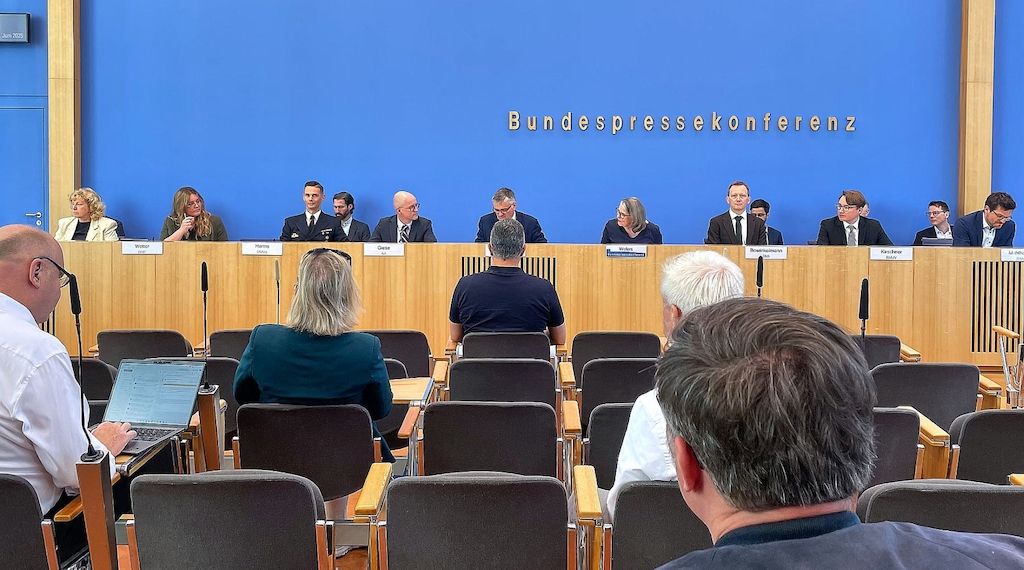Bundesregierung strebt keine Atomwaffen an