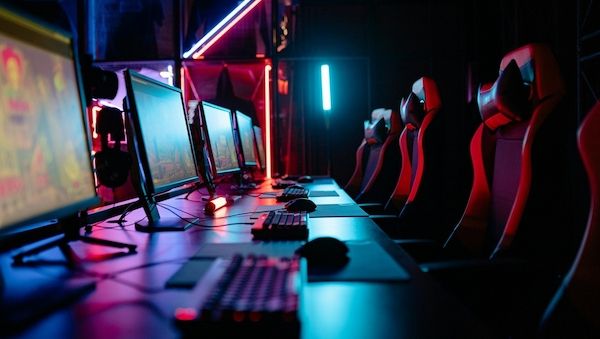 ARAG-Experten: Für viele Außenstehende ist Gaming ein Buch mit sieben Siegeln 