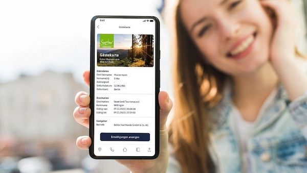 eID-basierter digitaler Meldeschein und Gästekarte: HelloGuest präsentiert touristisch-kommunale Lösung auf der SCCON – Smart Country Convention in Berlin.