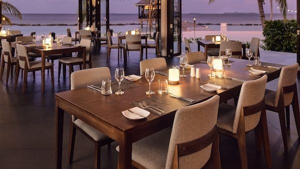 Jetzt wird’s prickelnd im Nova Maldives. Nicolas Maillart, eines der ältesten Champagnergüter, zu Gast in einem der jüngsten Resorts