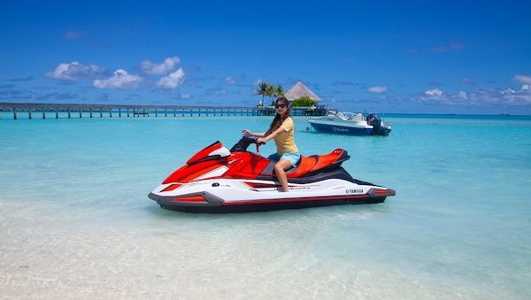 Aquaholics x Ocean R: Kandima Maldives sorgt für eine nachhaltige Kooperation 
