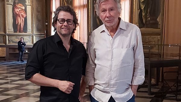 Ausstellungsmacher Dirk Geuer kuratiert zur Biennale Arte 2024 vier hochkarätige Ausstellungen am Markusplatz in Venedig:  Zum Start zeigt Bernar Venet seine Konzeptkunst