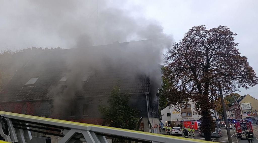 Feuer in leerstehendem Haus in Dortmund-Brackel