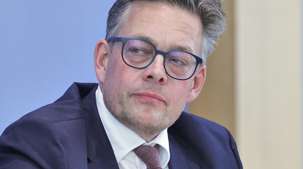 Von Notz fordert monatlichen Bericht zu hybriden Angriffen
