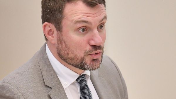 Brandenburgs Wirtschaftsminister begleitet Zoll-Einsatz gegen Schwarzarbeit