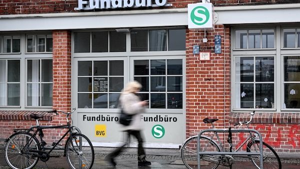 BVG versteigert heute rund 500 Fundsachen