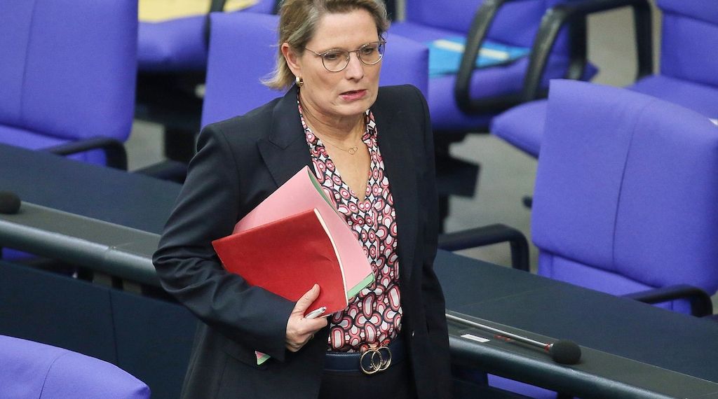 Justizministerin befürwortet Entkriminalisierung von Abtreibungen