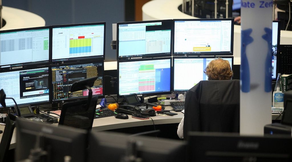 Dax kämpft sich in Plus - Experten rechnen mit Volatilität