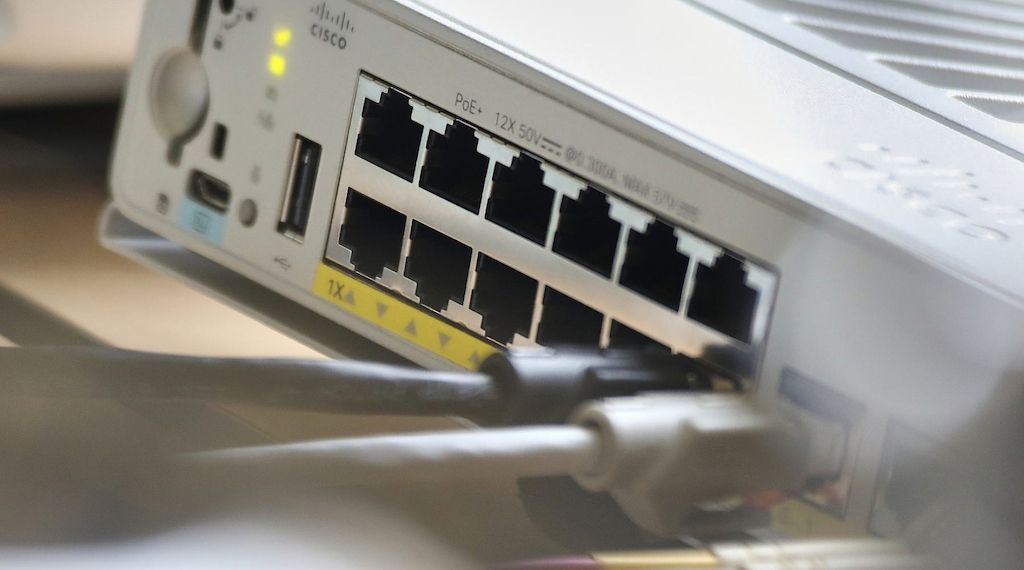Bei fast jedem Zweiten fällt Internet einmal im Jahr komplett aus