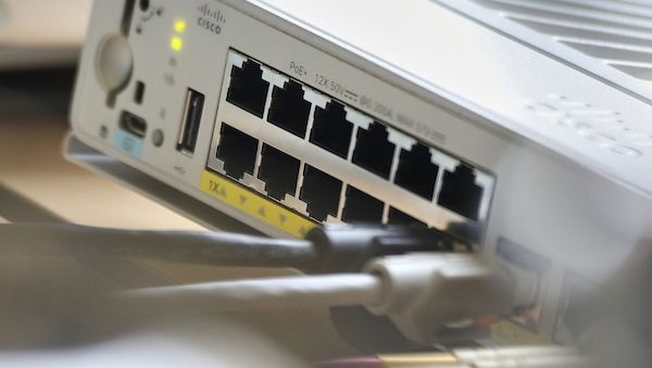 Bei fast jedem Zweiten fällt Internet einmal im Jahr komplett aus