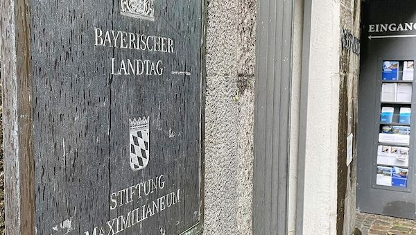 Bayern beschließt Maßnahmenpaket für Bürokratieabbau und stärkere Landesverteidigung