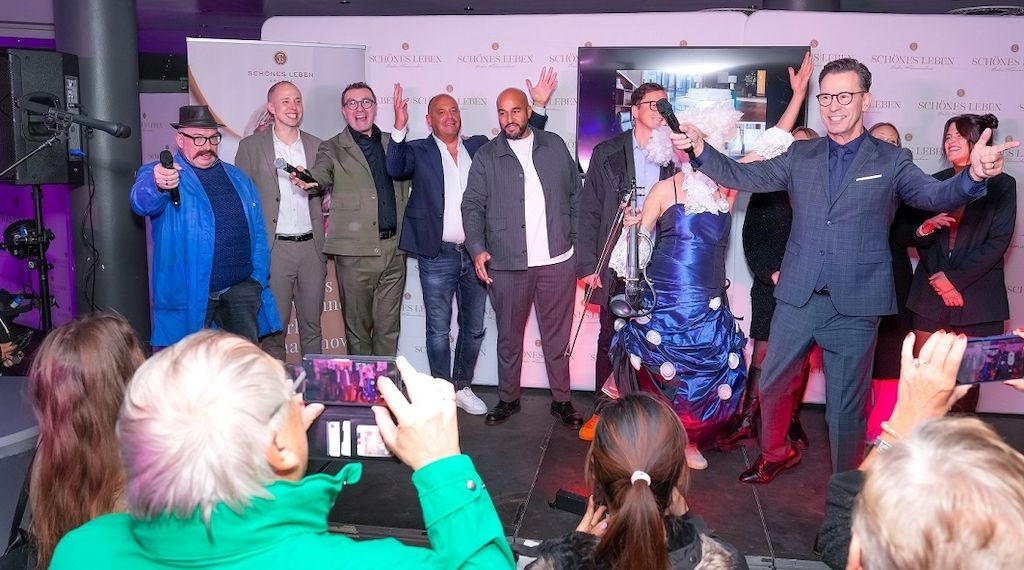 Außergewöhnliche Abrissparty mit vielen Prominenten in Kleinmachnow 