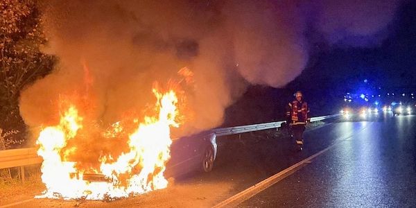 Brennender Pkw auf Brackeler Straße in Dortmund