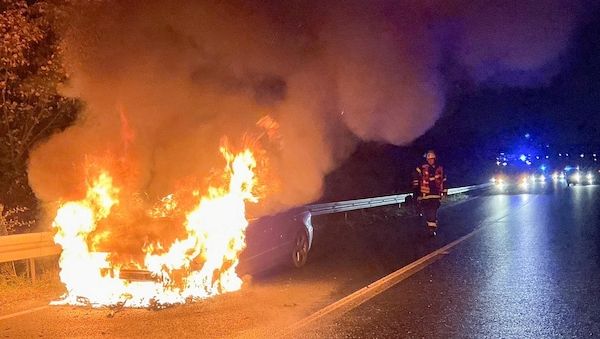 Brennender Pkw auf Brackeler Straße in Dortmund