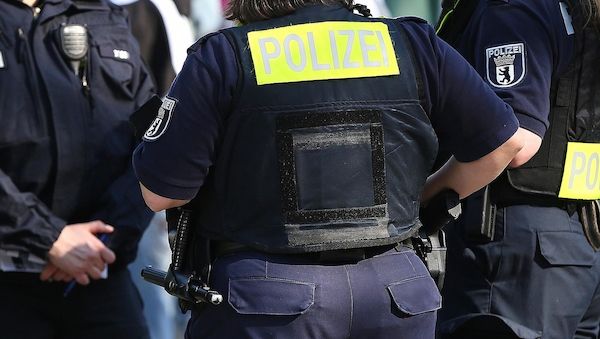 Polizei sieht leichte Entspannung bei Stadiongewalt