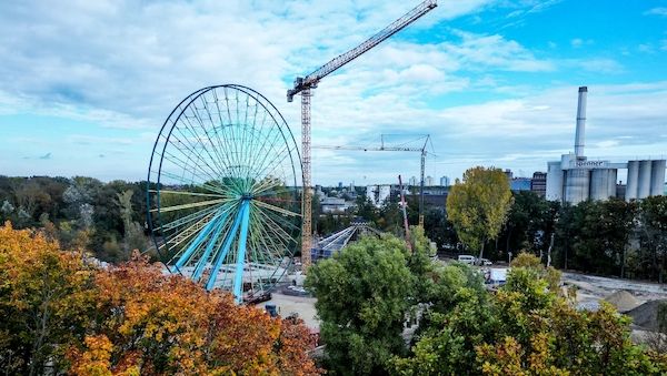 Wahrzeichen des Spreeparks: Riesenrad im Spreepark wieder aufgebaut