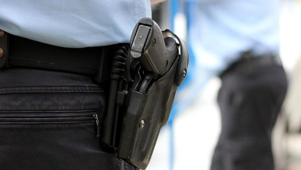 Polizei schießt auf Reifen in Berlin-Wedding