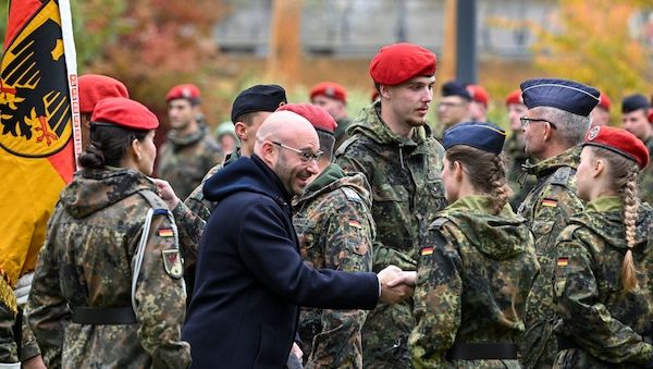 Brandenburgs Innenminister: Niemand geht zur Bundeswehr für den Krieg
