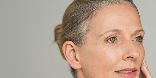 Hautalterung verlangsamen: Naturkosmetik-Wirkstoffe für reife Haut