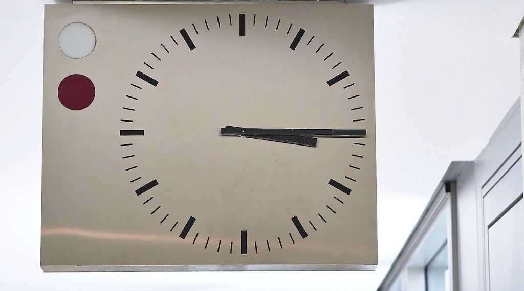 Uhren auf Normalzeit umgestellt - In Europa gilt wieder die Normalzeit