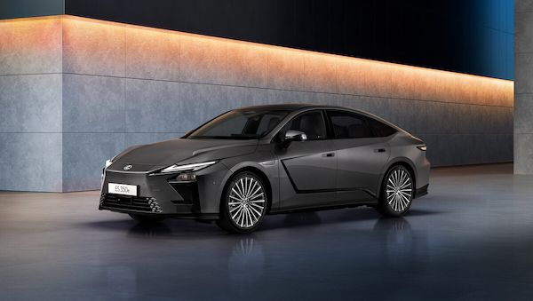 Europapremiere für den neuen Lexus ES