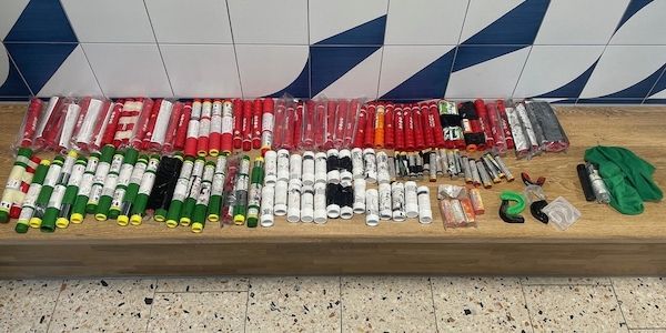 Bundespolizei stellt bei Fußballeinsatz in Hamburg über 100 Pyrogegenstände sicher
