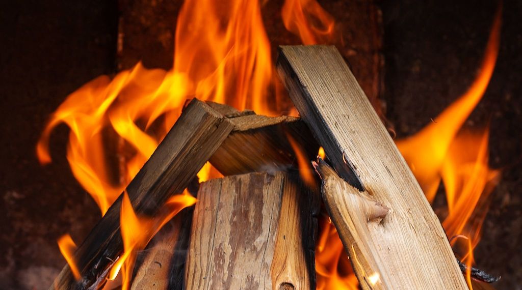 Berlin schult Ofen-Nutzer online Kampagne «Richtig Heizen mit Holz»