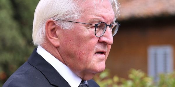 Bundespräsident Steinmeier möchtet aktiven Einsatz gegen Extremismus in Schulen