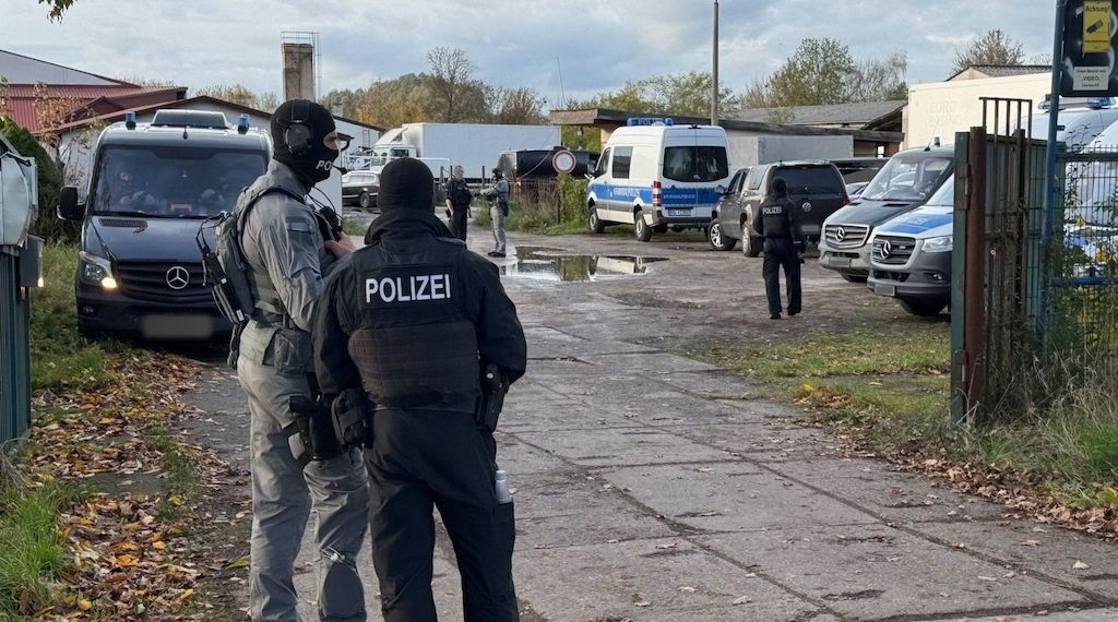 Drogenlabor in Nauen – Abtransport von Chemikalien im Landkreis Havelland