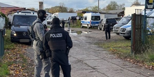 Drogenlabor in Nauen – Abtransport von Chemikalien im Landkreis Havelland