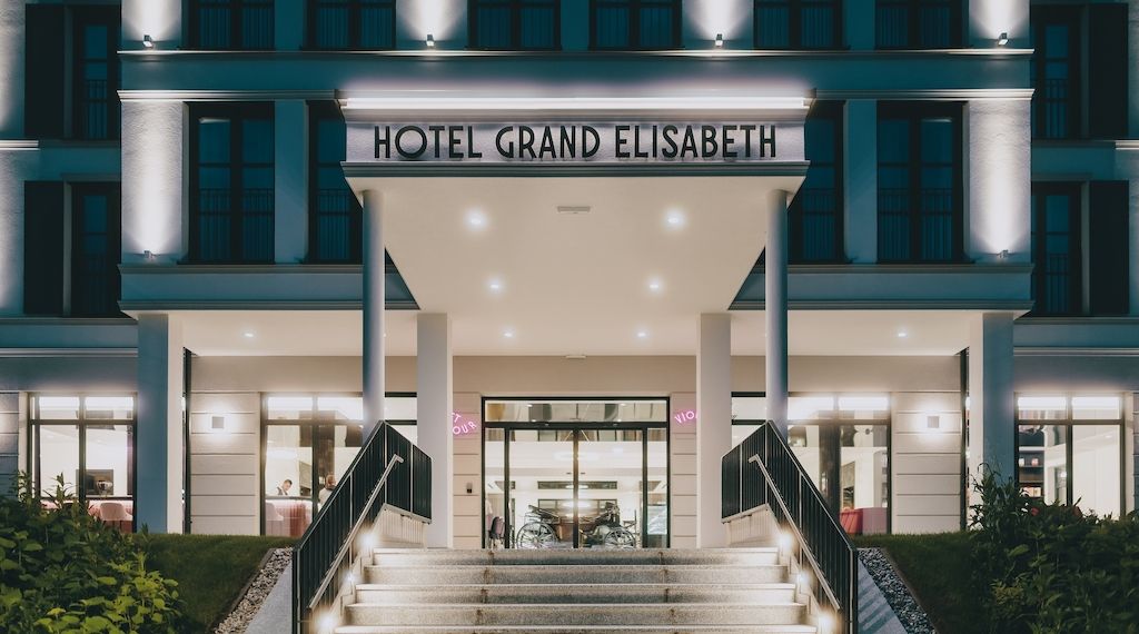 Handwerkskunst auf dem Adventsmarkt und Adventsarrangement im Hotel Grand Elisabeth