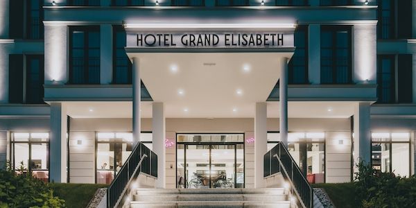 Handwerkskunst auf dem Adventsmarkt und Adventsarrangement im Hotel Grand Elisabeth 